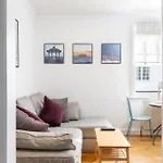 Trendy Central 1 Bed Flat With Roof Terrace