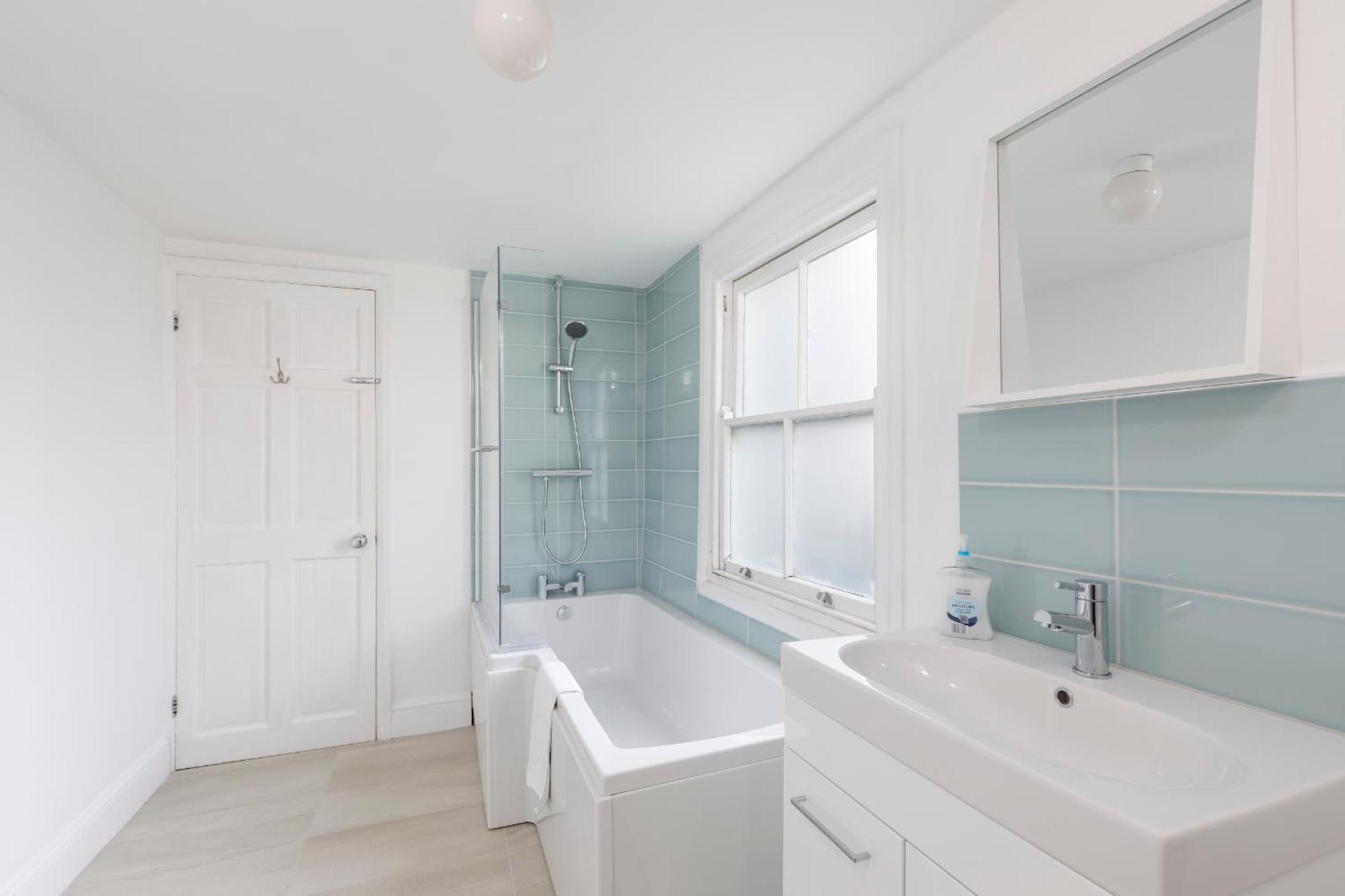 Trendy 1 Bed Flat With Roof Terrace Hove