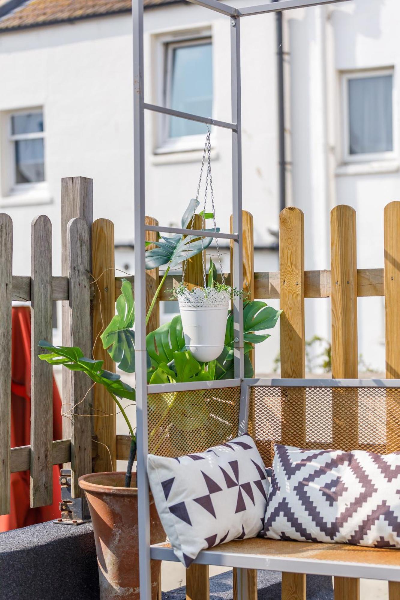 Trendy 1 Bed Flat With Roof Terrace * Hove